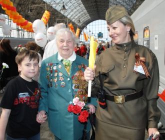 Варвара Константиновна 09.05.2010 на Киевском вокзале с внуком Андреем