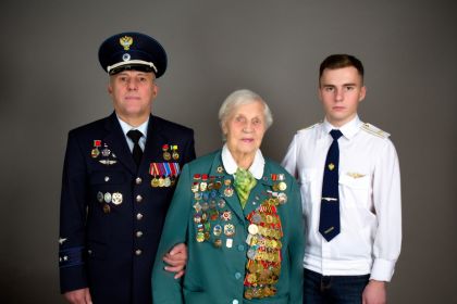 Варвара Константиновна с сыном и внуком 03.11.2018, 98 лет
