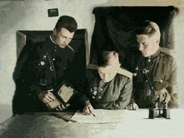 слева-направо: адъютант батальона Викулов Капитон Александрович, комбат Зубенко Василий Алексеевич,  Каратеев С.П.