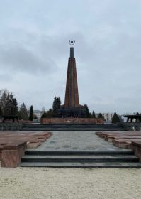 Обелиск на военно-мемориальном кладбище Красной армии в г. Зволен (Словакия)