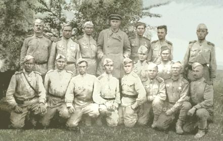 минометчики 311 гв.стрелкового полка, гвардии сержант Мусретов крайний справа в верхнем ряду.