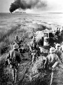 Немецкие солдаты пересекают государственную границу СССР у пограничного знака № IV/95, в зоне ответственности 2 линейной заставы, 1 пограничной комендатуры, 91 Рава - Русского погр. отряда.