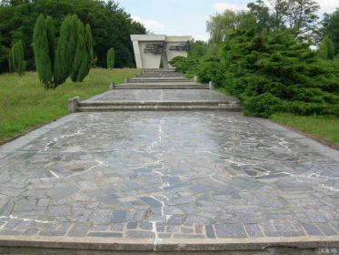 Военное интернациональное кладбище  Адрес:	Польша, Опольское воеводство, г. Ламбиновице, ул. Опольска