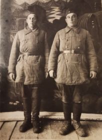 Слева  Мегин Павел Кондратьевич1908г.р., справа  Неизвестный  солдат,  откликнитесь кто знает или ищет  его?