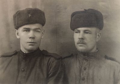 Захаров Николай Григорьевич (слева)