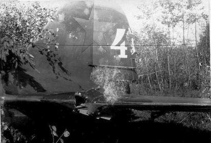 215 шап (6 гшап). Самолёт Ил-2 № 4 младшего лейтенанта (генерал - майора авиации) Коробкина В. И. (12.04.1917 - 21.03.1995), получивший прямое попадание ЗА.