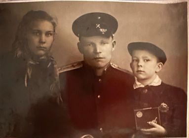 1954 год, Алексей Васильевич Маркоза , слева Зоя, мальчик - Виталий Алексеевич Маркоза 1946г.р