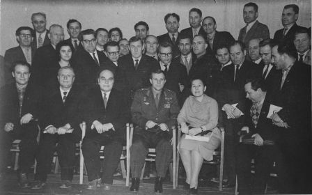 Преподаватели ВПШ (Высшей партийной школы ЦК КПСС) на встрече с Юрием Алексеевичем Гагариным.