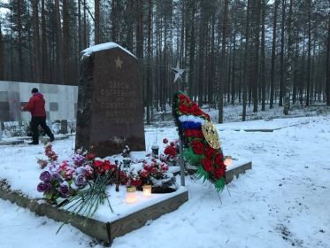 Братская могила в городе Пиексямяки-Финляндия