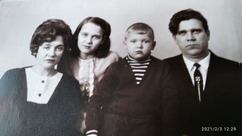 Сестра Людмила с семьей
