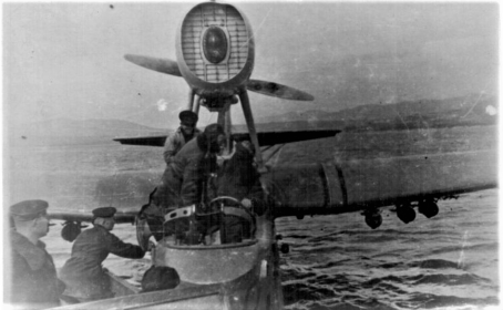 119 мрап. 1943 г. Подвеска бомб перед боевым вылетом.