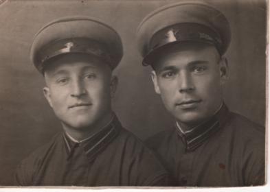 Дмитрий Логинович(слева) перед войной