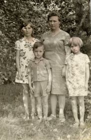 Бадрниса и её дети