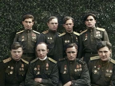 В верхнем ряду слева- Рощин Василий Николаевич, Брахнов Николай Власович.