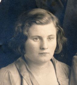 Жена лейтенанта ШЛЯХОВЕЦКОГО А. С., Дудниченко Вера Варфоломеевна (1914 - 1985).