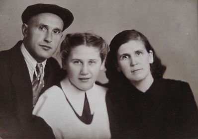 1951 год. С женой Аллой и дочкой Люсей.