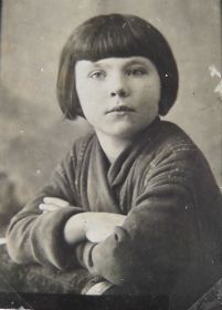 1930 год, 8-летняя Женечка.