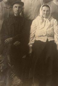 Петр Савельевич со своей супругой Прасковьей Сергеевной уже в послевоенное время