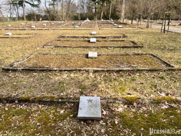 Советское военное кладбище, деревня Глинно. Братская могила №1.
