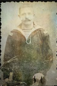 Чикунов Яков Ефимович.Служил в Черноморском флоте. На бескозырке было написано "Св.Мария" Год рождения примерно 1878-80