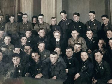 Кремль. Награждение. 1942г. Плитка Г.С. в верхнем ряду крайний справа.