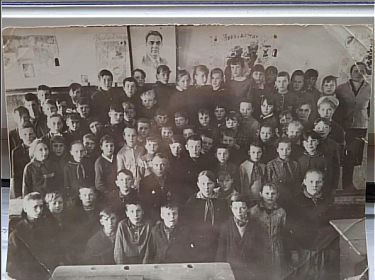 Иван Михайлович со школьниками