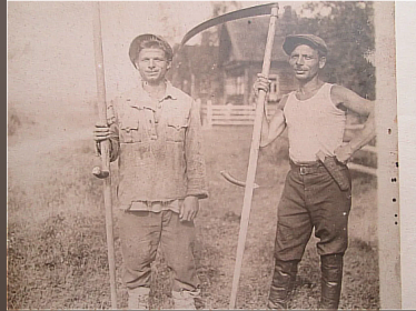 Братья Иван и Константин(справа). Фото С.Гостяевой размещено в соцсетях.