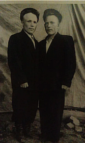 Козлов Владимир Фомич(сын слева) и  Володя Жеглов(фото размещено в соцсети)