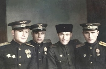 слева-направо: Прибытков М.М., Цыбенко М.Е., Аксенов Г.Ф., Иванов Н.В. 1944г.