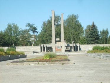 Мемориальный комплекс: РОССИЯ, Калужская область, Мосальский район, деревня Барсуки.