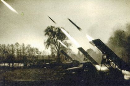 БМ-13 "Катюша" - 132-мм. реактивная система залпового огня, материальная часть 76 гвардейского миномётного Знаменского ордена Александра Невского полка.