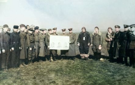 Торжественная встреча экипажа старшего лейтенанта Костарева М.В. после 100-го успешного боевого вылета.