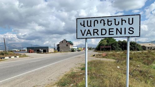 Армянский город Варденис расположен в 168 километрах от столицы страны Еревана Источник