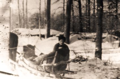Д.В.Емлютин на территории партизанского лагеря. 1941-1943 гг.