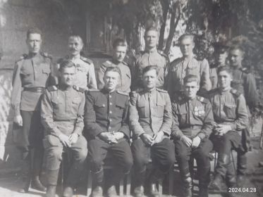 Фото ротного командования. Квантунь, Китай, 1948-1950. Отец - четвертый слева в верхнем ряду.