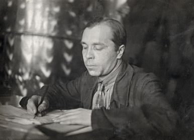 Сергей Павлович Кузякин  в конторе завода 24.08.1933