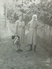 Справа моя бабушка Сидорова Анастасия Степановна - Мать Героиня
