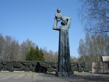 Перезахоронен в братской могиле Приекуле Латвия (в списках не значится)
