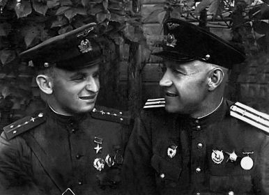 с гвардии майором Дмитриевым Павлом Дмитриевичем. 1943г.