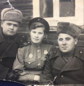 Лидия Ивановна с  сослуживцами  09.01.1945