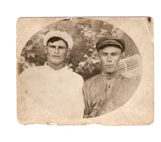 Фото c участием Максима Евсеевича (1932 год) (слева)