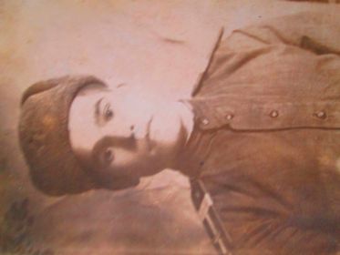 Гвоздев Василий Алексеевич. Предположительно в 18-летнем возрасте в момент призыва. предположительно 1943 год.