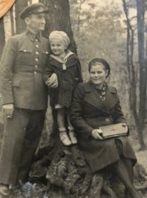 в июне19441г-мой дед,мой отец и моя бабушка.