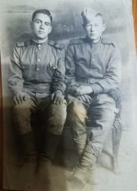 Сентябрь 1945 г., Китай, станция Пуланден (справа - Хальфиев Вадых, 18 лет)