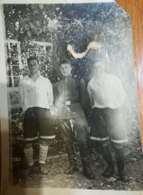 1949 год, 5-й год службы (Хальфиев Вадых в центре)