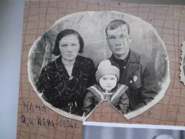 1936. Николай с женой Марией и старшей дочерью Глафирой.