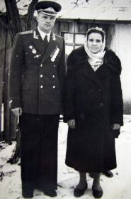 Борис Сергеевич с мамой Евдокией