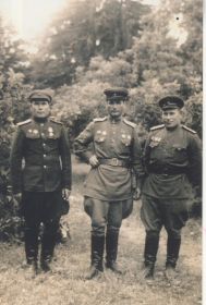 Капитан Баворшкин, полковник Петренко, майор Шилов.  На обороте надпись: "На память. Жене Зое и дочке Гале. Фото от 20.07.45. Венгрия"