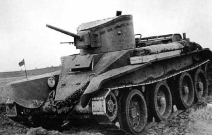 Лёгкий колёсно - гусеничный танк БТ-2, в т.ч. материальная часть 28 танковой дивизии.
