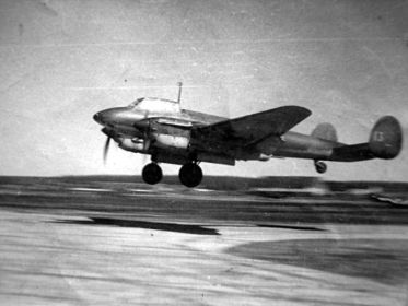 47 гапдр (47 ограп). Самолет-разведчик Пе-2Р, тактический номер 13, на взлете.